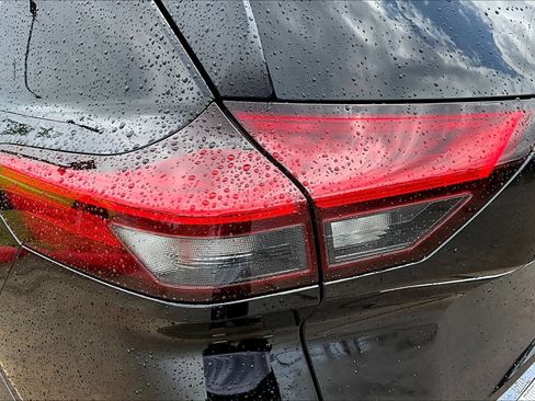 Used 2023 Nissan Rogue SV image 26