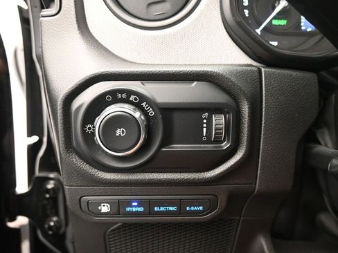 Used 2024 Jeep Wrangler Unlimited image 13