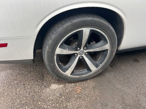 Used 2014 Dodge Challenger R/T RWD image 16