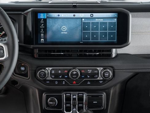 Used 2024 Jeep Wrangler Sahara image 27