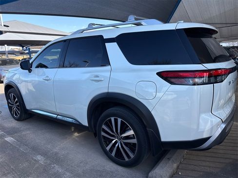 Used 2024 Nissan Pathfinder Platinum w/ Cargo Package image 6