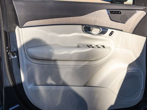 Used 2025 Volvo XC90 T8 Plus image 19