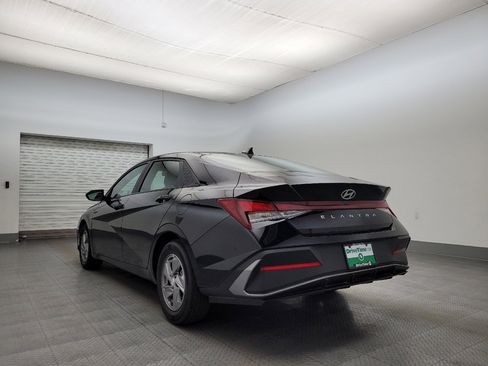 Used 2025 Hyundai Elantra SE image 5
