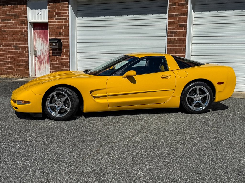 Used 2003 Chevrolet Corvette Coupe w/ Preferred Equipment Group RWD image 4