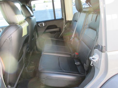 Used 2022 Jeep Wrangler Unlimited Sahara w/ Cold Weather Group image 10