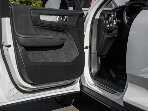 New 2026 Volvo XC40 B5 Plus w/ Protection Package Premier image 40