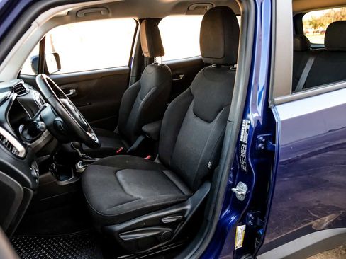 Used 2017 Jeep Renegade Latitude w/ Cold Weather Group image 28