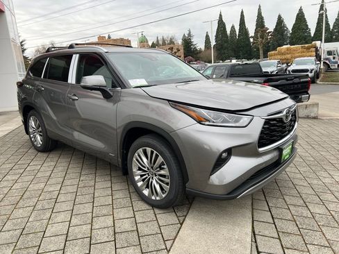 New 2026 Toyota Highlander Platinum image 7