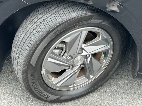 Used 2025 Hyundai Elantra SE FWD image 39