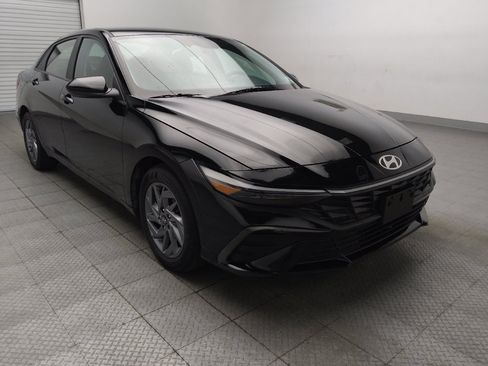 Used 2024 Hyundai Elantra Blue FWD image 13