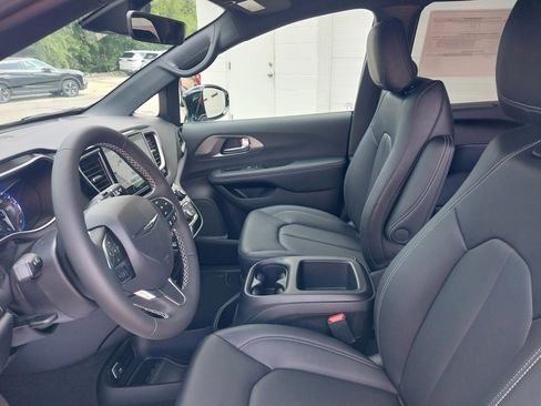 New 2026 Chrysler Voyager LX image 28