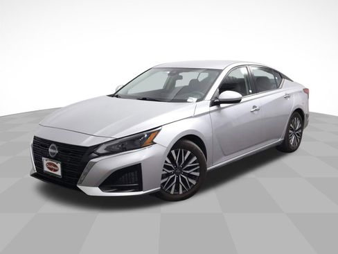 Used 2023 Nissan Altima 2.5 SV image 1