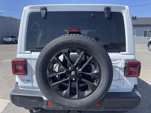 Used 2021 Jeep Wrangler Unlimited Sahara w/ Cold Weather Group AWD/4WD image 6