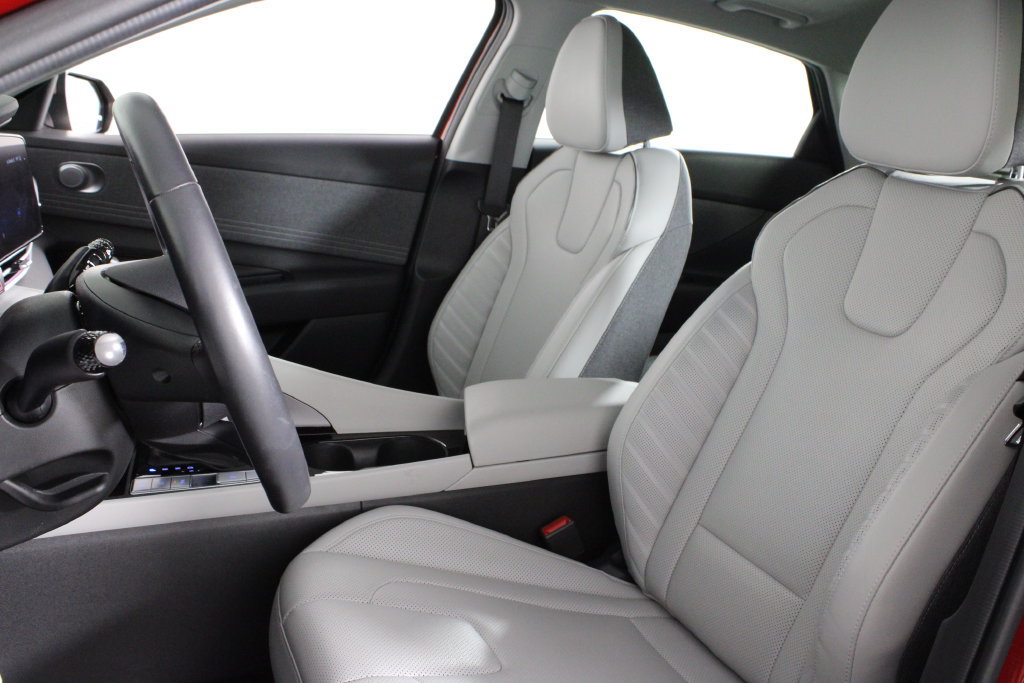 Certified 2024 Hyundai Elantra Limited FWD image 20