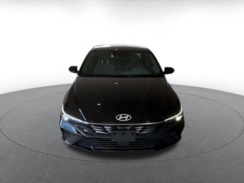 Used 2025 Hyundai Elantra SEL FWD image 4
