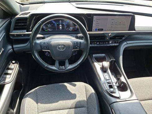 Used 2024 Toyota Crown AWD/4WD image 2