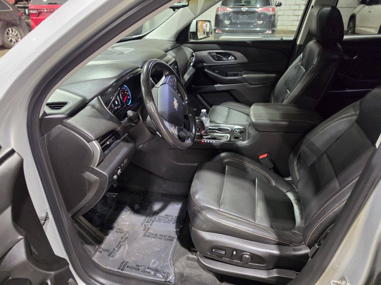 Used 2019 Chevrolet Traverse LT w/ LT Premium Package AWD/4WD image 24