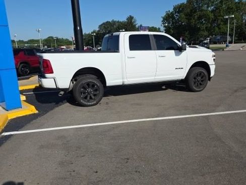Used 2025 RAM 2500 Laramie AWD/4WD image 2