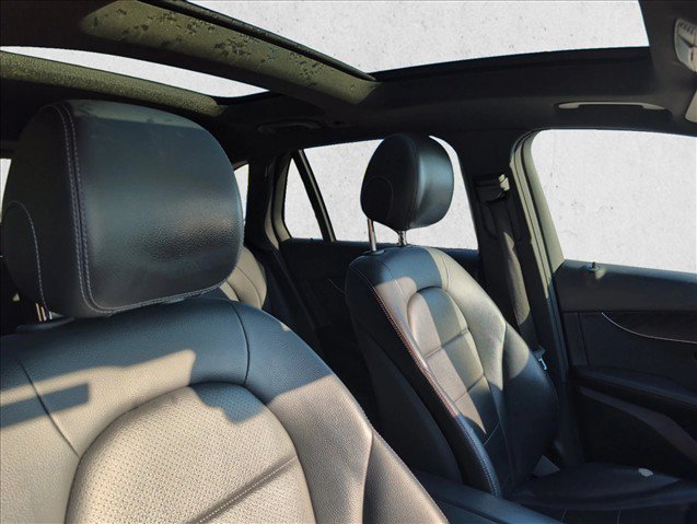 Used 2018 Mercedes-Benz GLC 300 4MATIC image 24