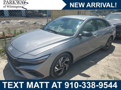 Certified 2025 Hyundai Elantra SEL FWD image 1