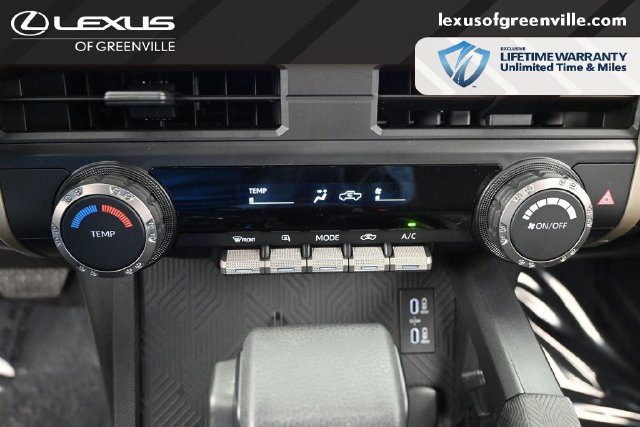 Used 2025 Toyota Tacoma SR AWD/4WD image 17