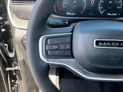Used 2024 Jeep Wagoneer L Series II w/ Flexible Seating Group AWD/4WD image 11