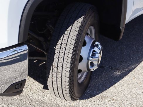 Used 2025 Chevrolet Silverado 3500 LT w/ Convenience Package image 50