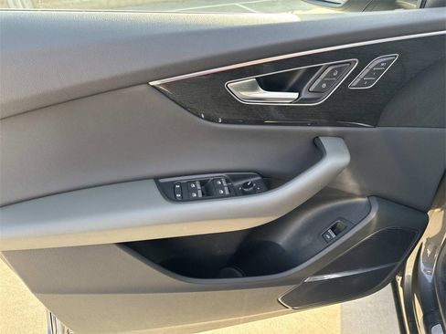 Used 2019 Audi Q8 Premium Plus w/ Premium Plus image 17
