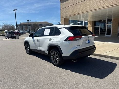 Used 2022 Toyota RAV4 XLE Premium image 2