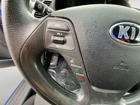 Used 2017 Kia Forte LX image 19