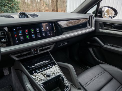 Used 2025 Porsche Cayenne E-Hybrid Coupe image 22