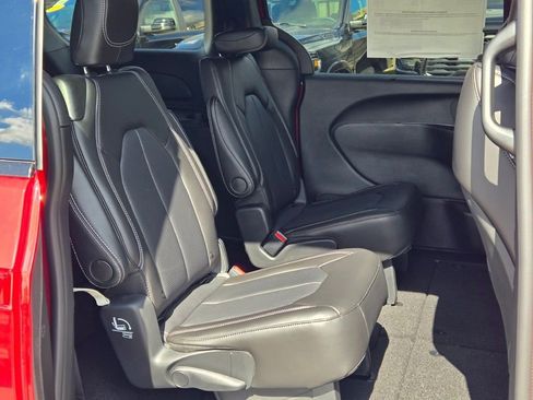 New 2026 Chrysler Pacifica Select w/ S Appearance Package image 7