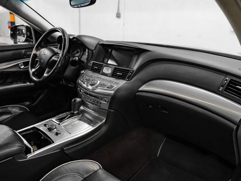 Used 2019 INFINITI Q70 L 3.7 RWD image 12