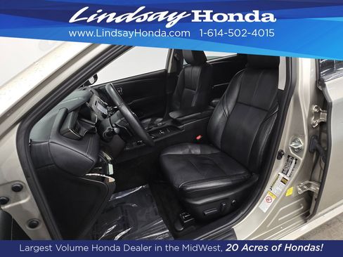 Used 2017 Toyota Avalon XLE image 11