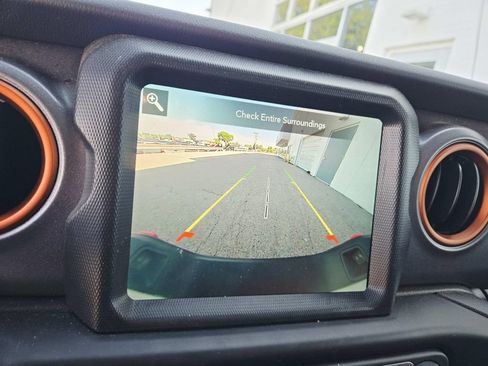 Used 2023 Jeep Gladiator Mojave w/ LED Lighting Group AWD/4WD image 17