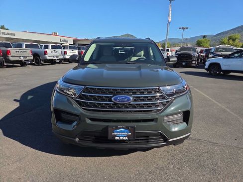 Used 2023 Ford Explorer XLT AWD/4WD image 14