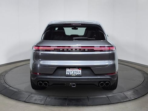 Used 2025 Porsche Cayenne AWD/4WD image 6