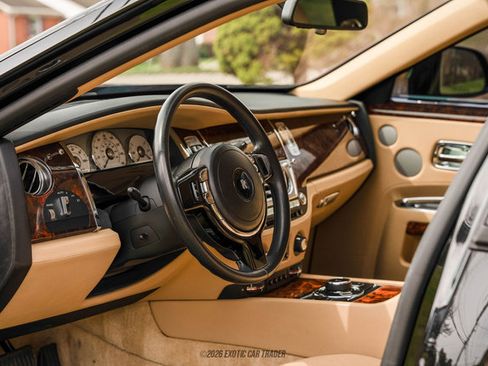Used 2014 Rolls-Royce Ghost image 22