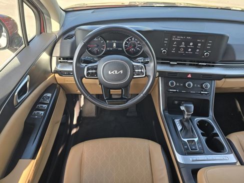 Used 2024 Kia Carnival LX FWD image 15