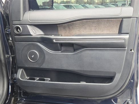 Used 2021 Ford Expedition Limited image 9