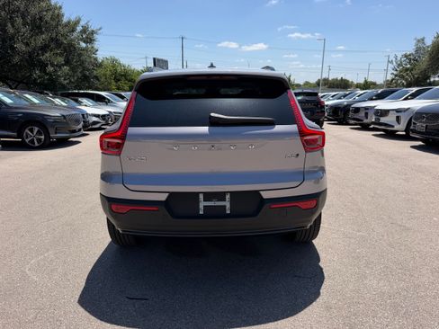 Certified 2026 Volvo XC40 B5 Plus AWD/4WD image 5