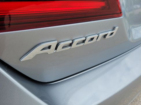 Used 2017 Honda Accord EX-L image 10