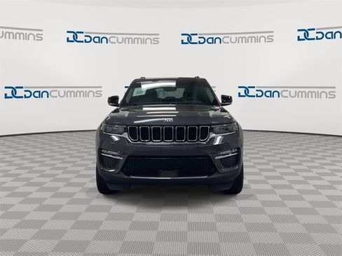 Used 2022 Jeep Grand Cherokee Limited image 3