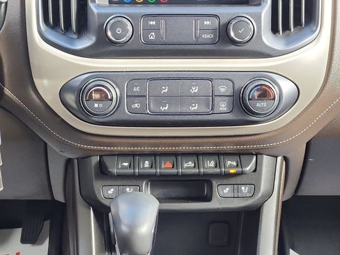 Used 2022 GMC Canyon Denali image 18