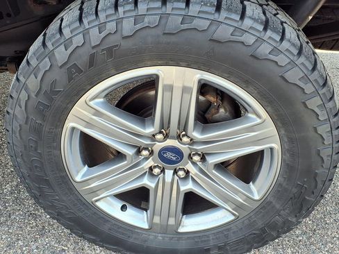 Used 2019 Ford F150 XLT w/ Equipment Group 302A Luxury AWD/4WD image 7