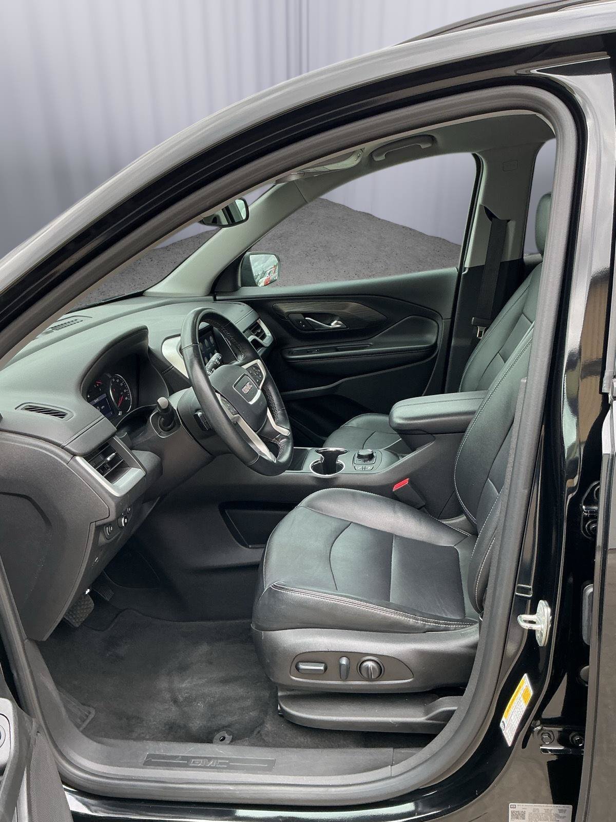 Used 2023 GMC Terrain SLT FWD image 16