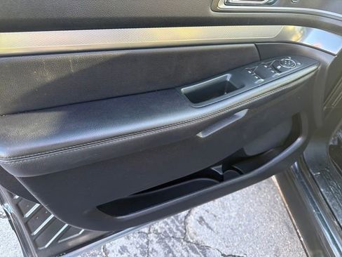 Used 2018 Ford Explorer XLT w/ Equipment Group 202A image 11