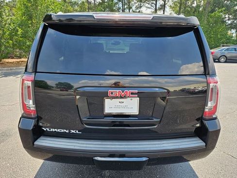 Used 2017 GMC Yukon XL SLE w/ SLE Value Package RWD image 6