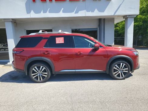 Certified 2024 Nissan Pathfinder Platinum w/ Cargo Package FWD image 7