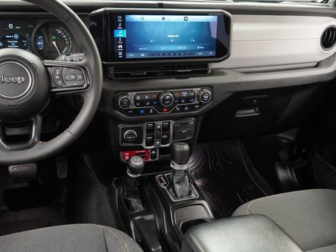 Used 2024 Jeep Wrangler Unlimited AWD/4WD image 30